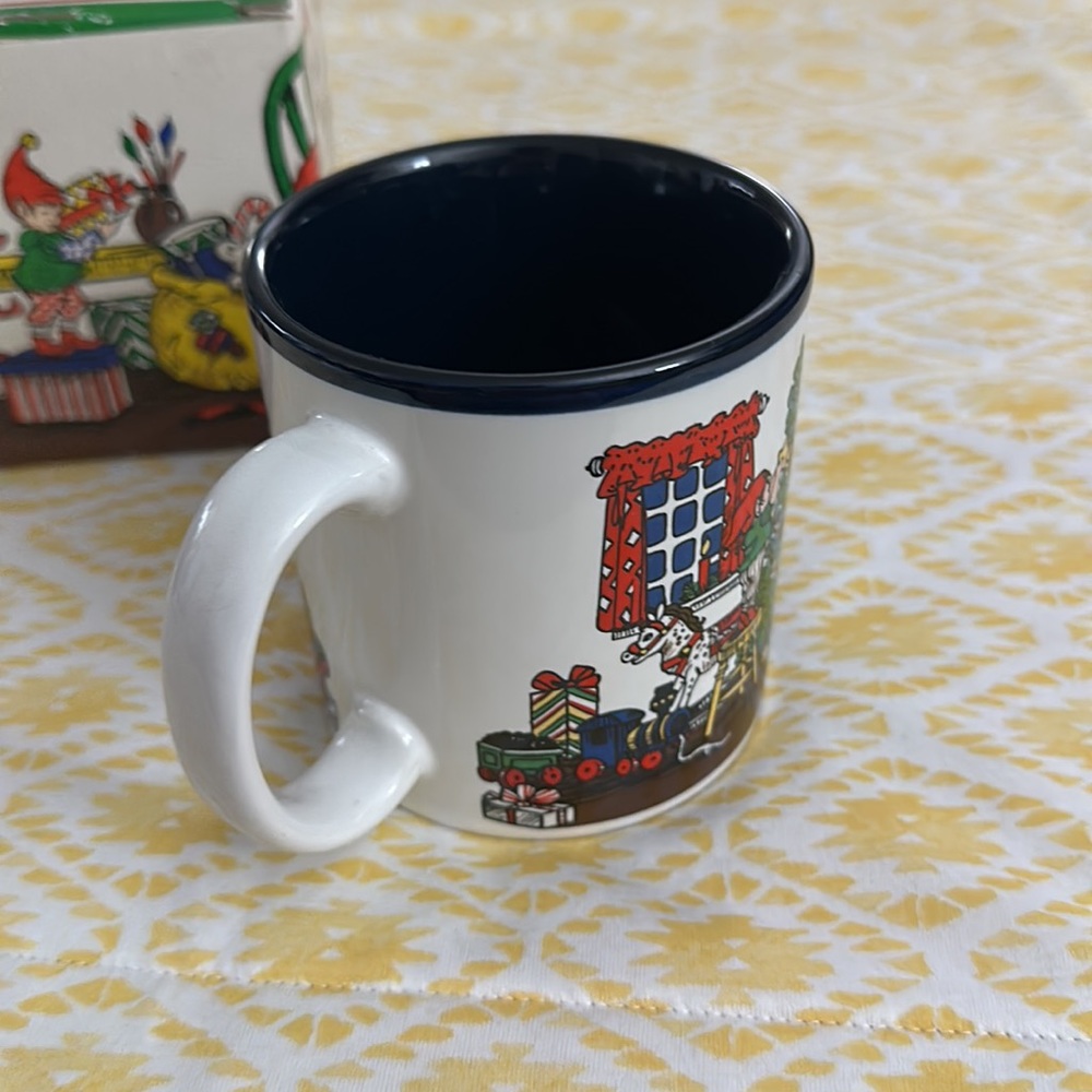 Festive Santa and Elves Mug - Picture 4 of 10
